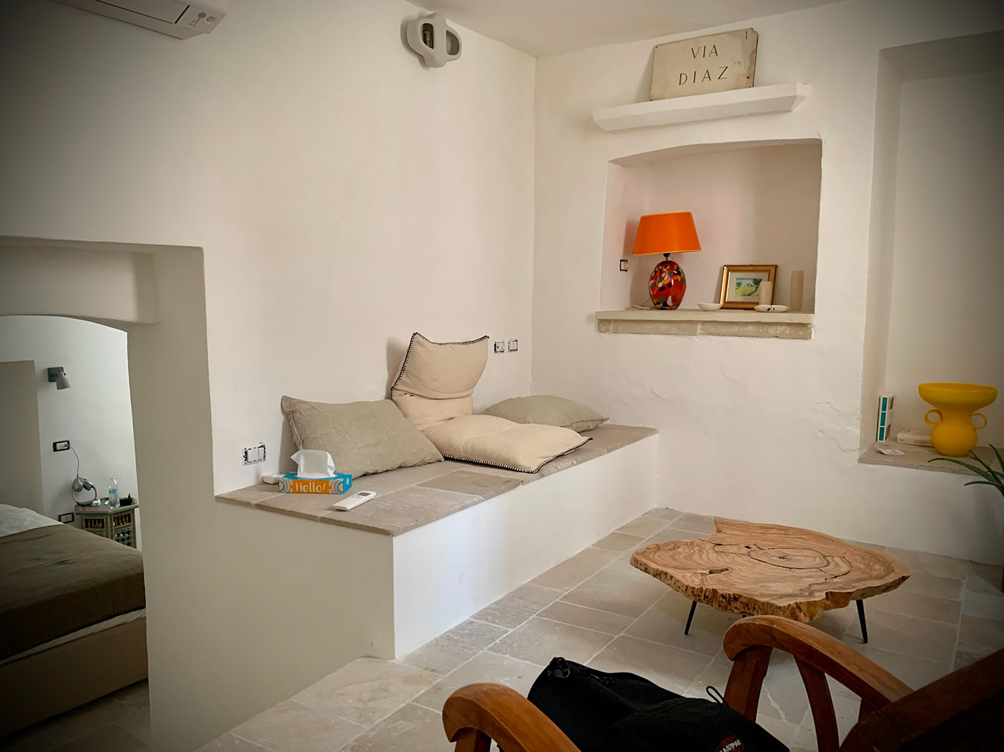 Photo de l'extérieur des Cabanes du Grau, location de petites maisonnettes de charme pour 6 à 12 personnes au Grau d'Agde dans l'hérault